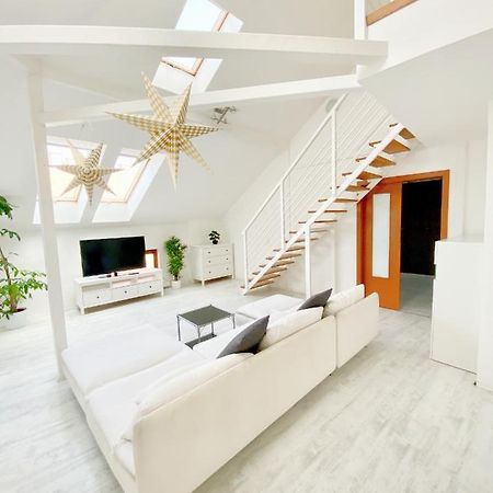 Loft With Rooftop And Free Parking In Garage Boedapest Buitenkant foto