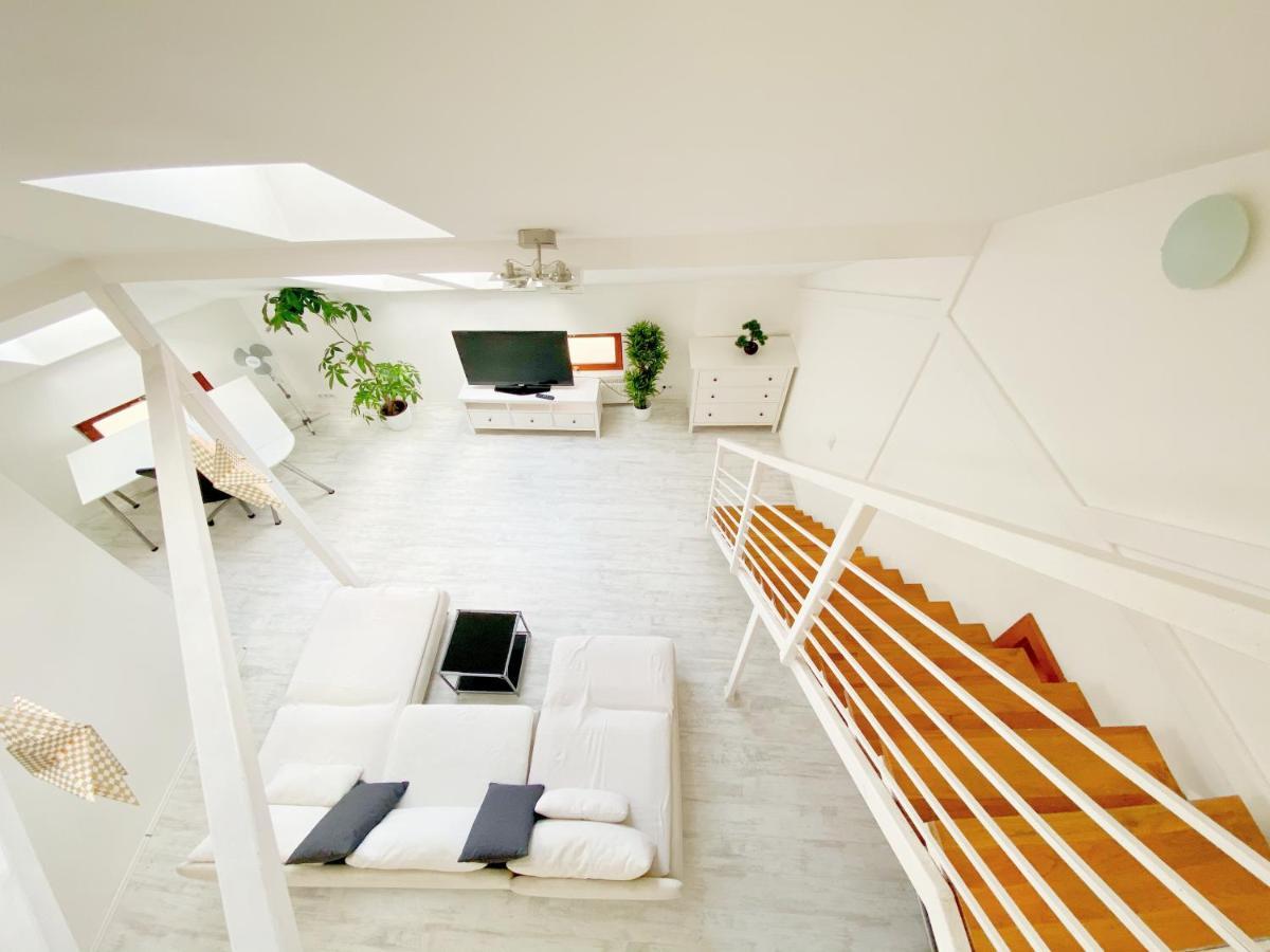 Loft With Rooftop And Free Parking In Garage Boedapest Buitenkant foto