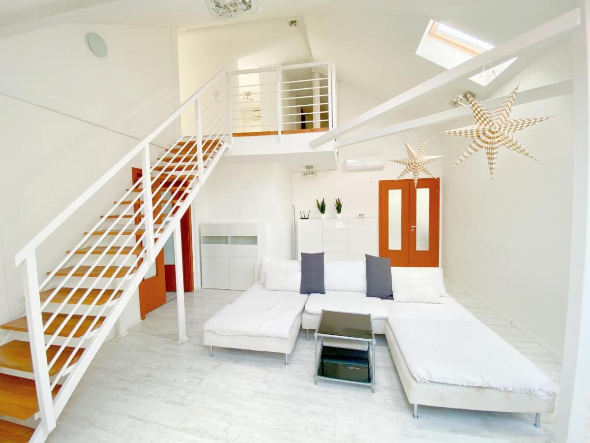 Loft With Rooftop And Free Parking In Garage Boedapest Buitenkant foto