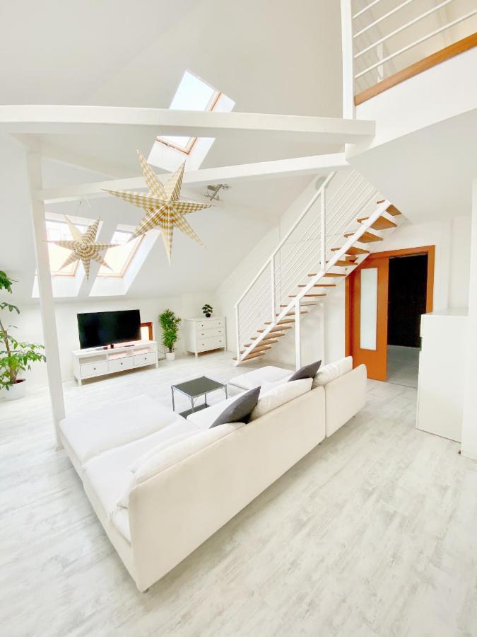 Loft With Rooftop And Free Parking In Garage Boedapest Buitenkant foto