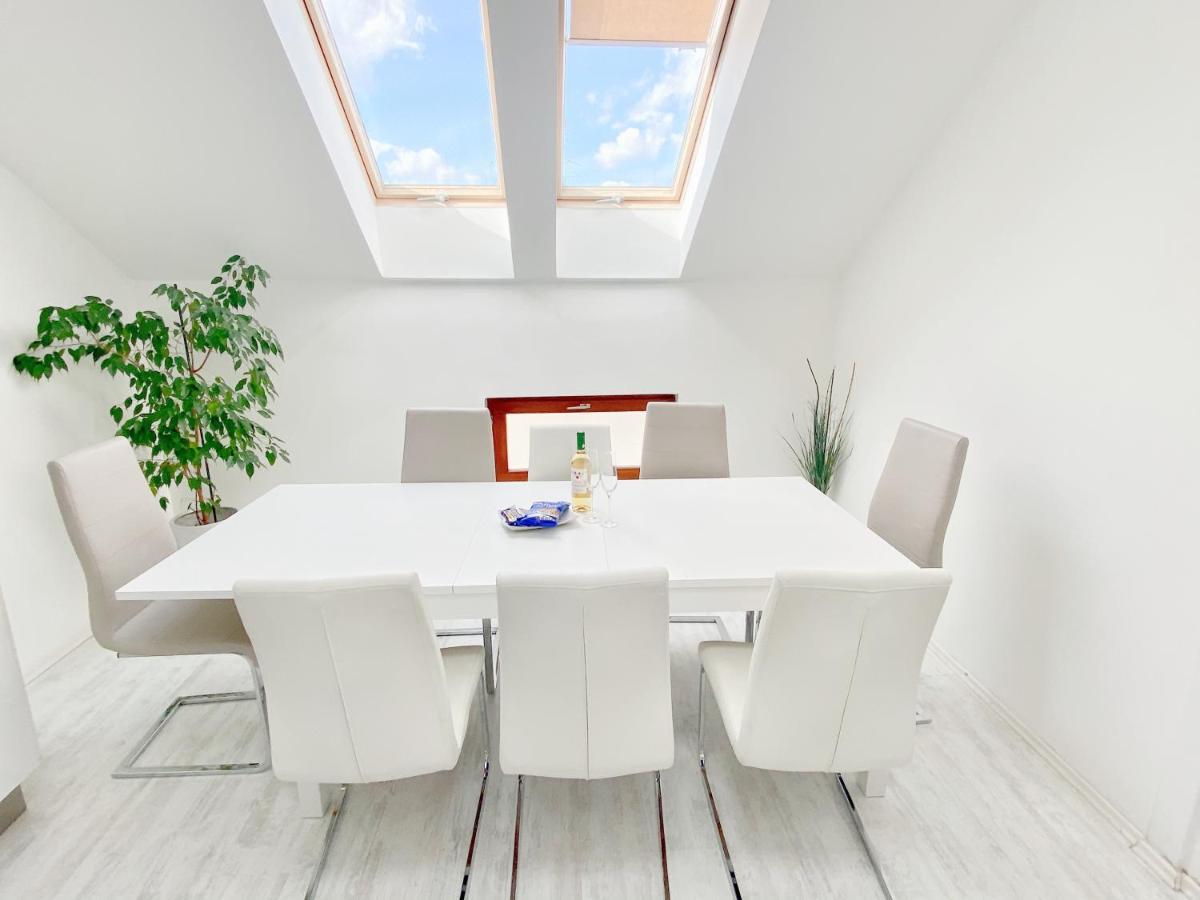 Loft With Rooftop And Free Parking In Garage Boedapest Buitenkant foto
