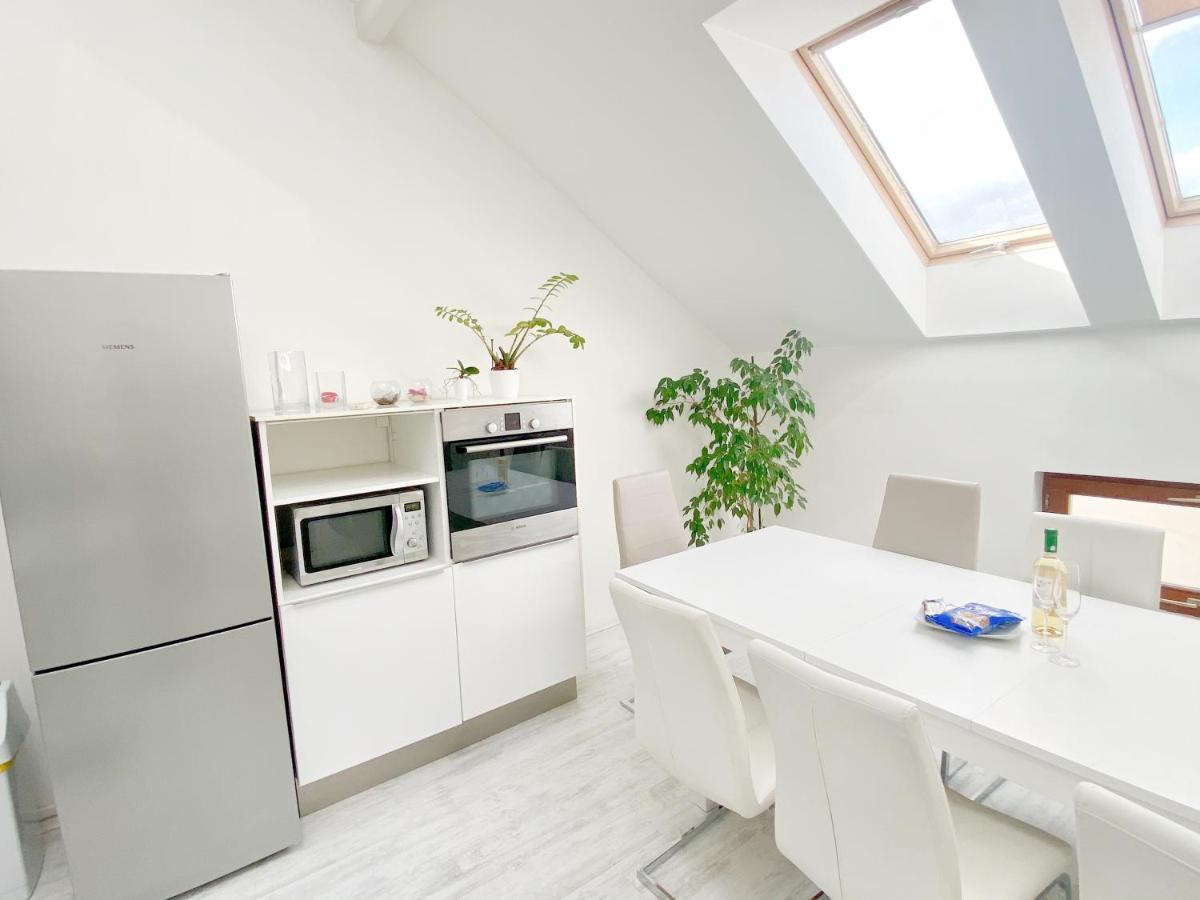 Loft With Rooftop And Free Parking In Garage Boedapest Buitenkant foto