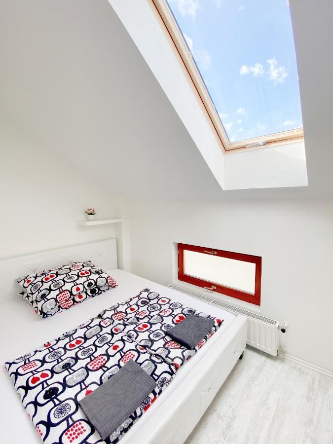 Loft With Rooftop And Free Parking In Garage Boedapest Buitenkant foto
