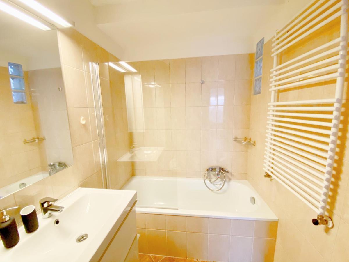 Loft With Rooftop And Free Parking In Garage Boedapest Buitenkant foto