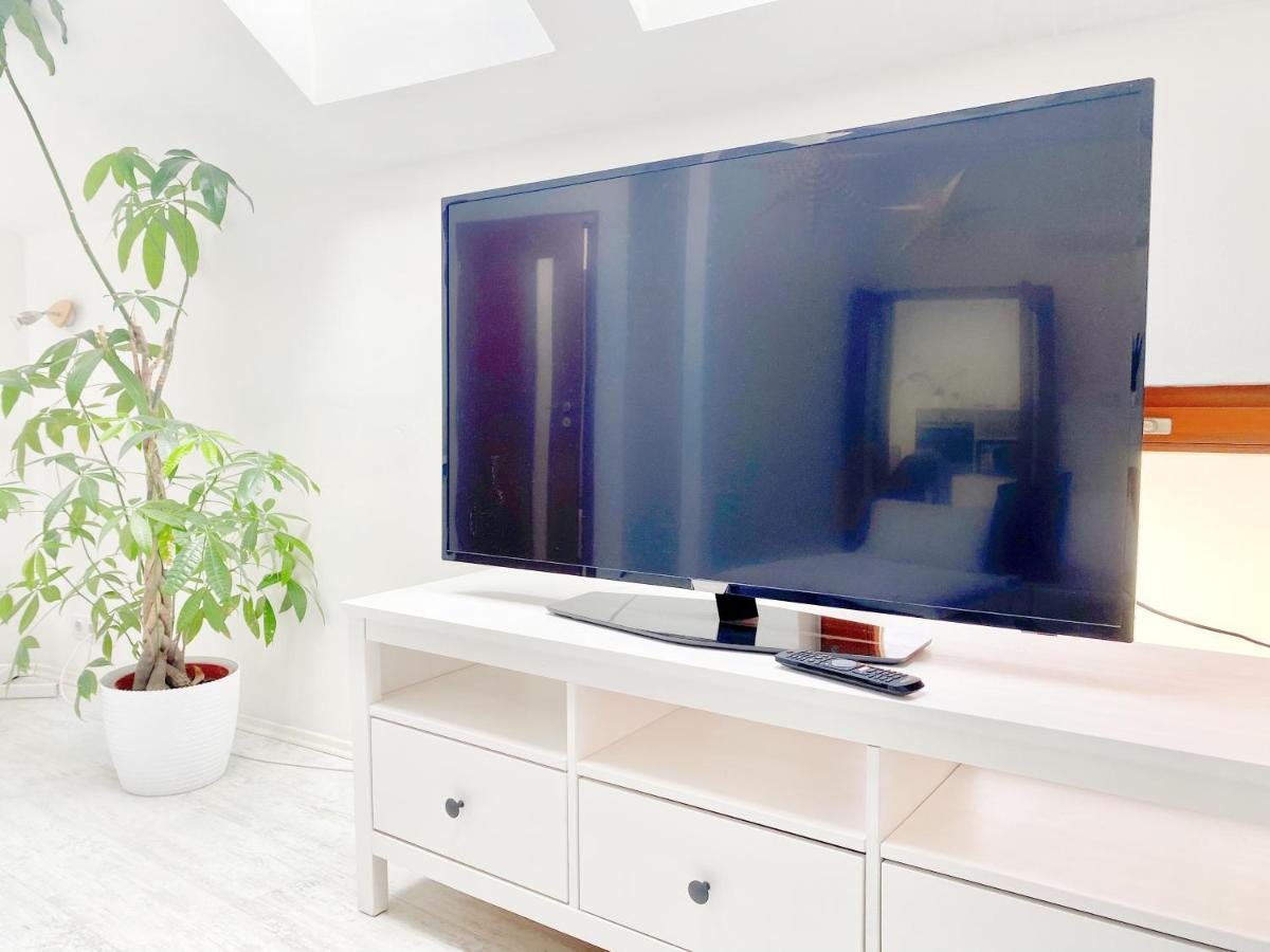 Loft With Rooftop And Free Parking In Garage Boedapest Buitenkant foto